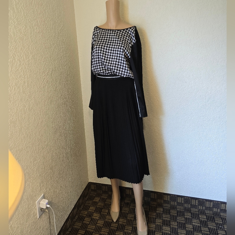 Black Midi A-Line Pleated Skirt for Work